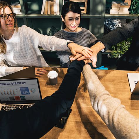 Even after having many dealers who buy gold, people are not certain when the question where to sell gold arises. Sona Bechoo - 8447720200 Instant Cash For Jewellery