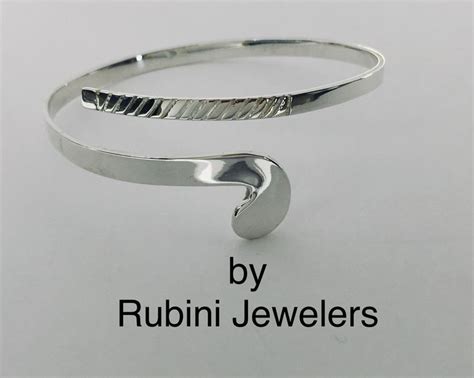 Field Hockey Bracelet By Rubini Jewelers Hockey Jewelry Jewelry Jewels