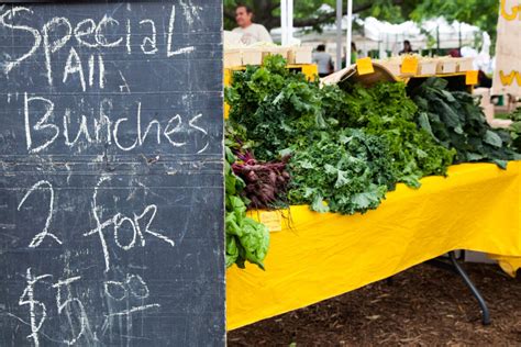 how to navigate the fall farmers market lettuce entertain you