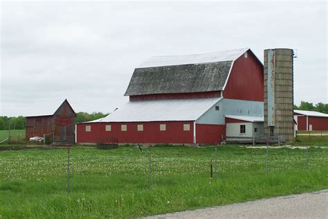 Michigan Barns | Old barns, Farm barn, Rustic barn