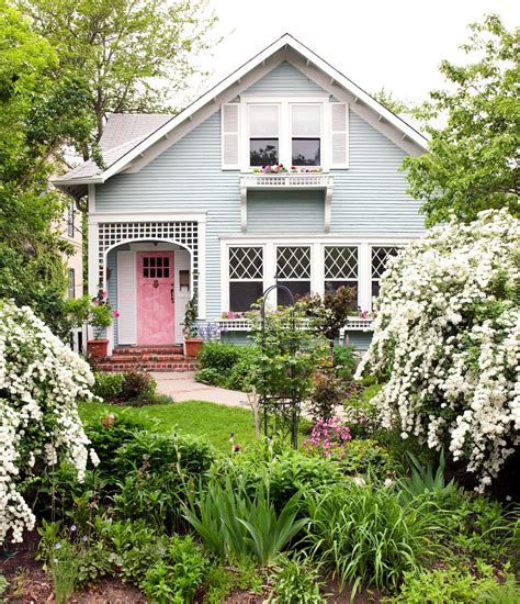 15 Cottage Style Homes With Cozy Charm