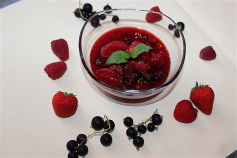 Kuchen rezepte schmecken immer, besonders zu kaffee und tee. Basische Beeren-Kaltschale: süßes Dessert mit ...