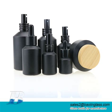 Wholesale 100ml 200mlmatte Black Glass Bottles Frosted Glass Spray Bottle For Cosmetics