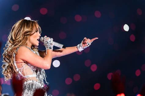 Dos Décadas De Los éxitos De Jennifer Lopez En Un Solo Lugar