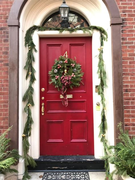 Christmas Wreath Ideas For Charming And Festive Front Doors