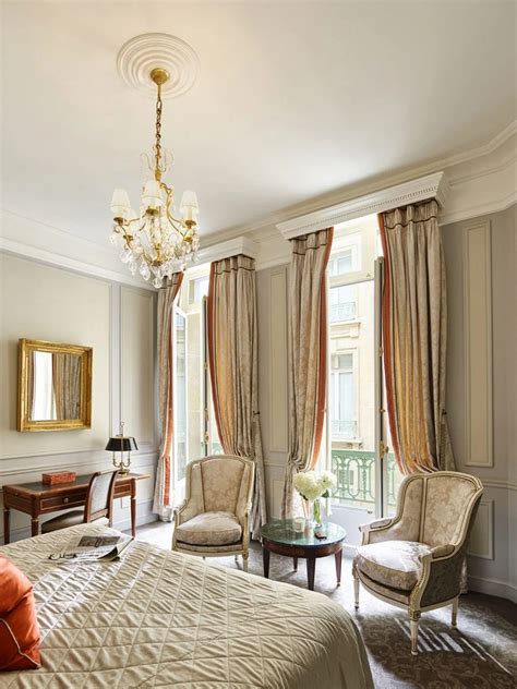 Le Meurice Dorchester Collection Lit King Size Superior Room Luxury