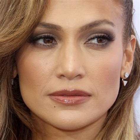 Jennifer Lopez Makeup Taupe Eyeshadow And Mauve Lipstick Steal Her Style