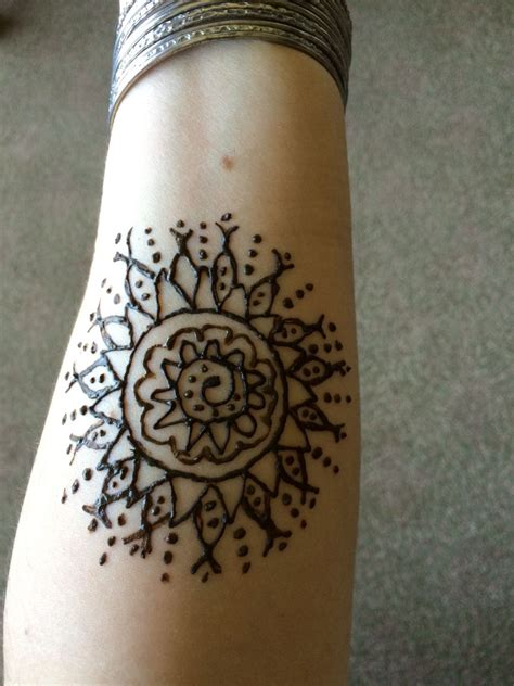 The sun, sun, sun online. Sun henna, forearm | Leg tattoos, Tattoos