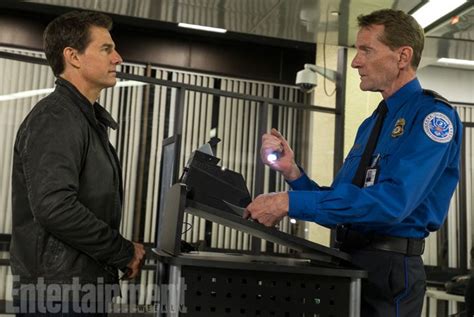 Lee Child Teases Jack Reacher Never Go Back Cameo — Exclusive Image