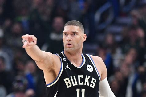 Report Milwaukees Brook Lopez Places 2nd In Dpoy Voting Brew Hoop