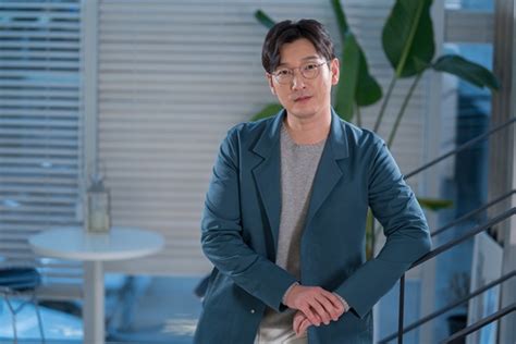 유영석이 작곡한 〈사랑하면 할수록〉과 자전거 탄 풍경이 부른 〈너에게 난, 나에게 넌〉이 영화의 ost로 쓰였다. '명당' 조승우 "'클래식' 조인성ㆍ손예진과 경쟁? 독보적 ...