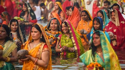 Chhath Puja 2022 Devotees Perform First ‘argha To The Setting Sun