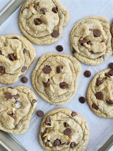 These easy chocolate chip cookies only require a few ingredients! {seriously amazing!} Perfect Chocolate Chip Cookies ...