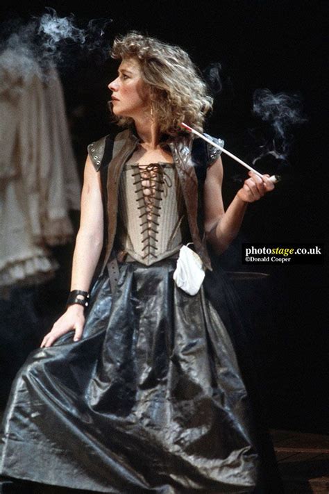 Helen Mirren As Moll Cutpurse In The Roaring Girl Directed By Barry Kyle For Rsc Royal