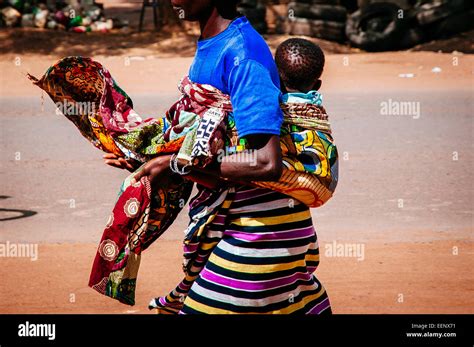 Burkina Woman Hi Res Stock Photography And Images Alamy