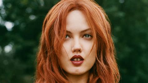 Spiced Cherry Red Is The Juiciest New Hair Color Trend For Fall 2022