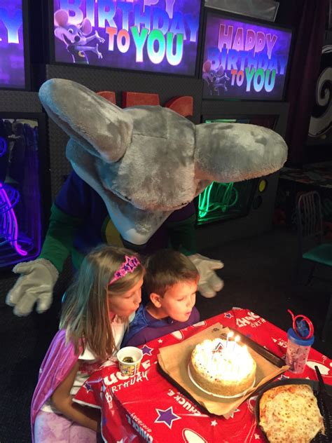 Throwing An Epic Chuck E Cheese Birthday Party Today S Mama
