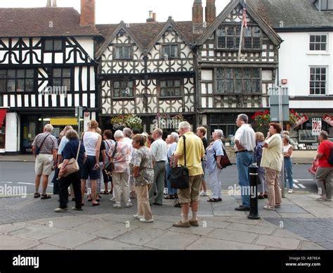 Stratford Upon Avon Foreign Tourists Tour Historic Buildings Beyond