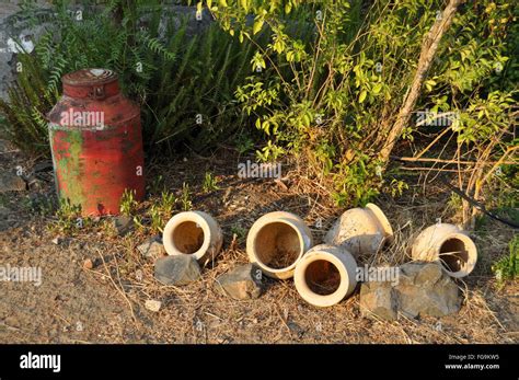Empty Pots Hi Res Stock Photography And Images Alamy