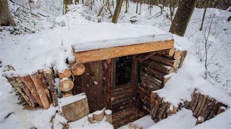 Hidden Dugout, 30 days of Winter Building ,Forest Survival Shelter