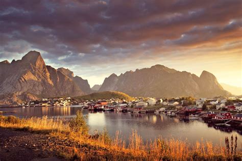 秋の朝のレーヌの風景 ロフォーテン諸島 ノルウェーの秋の風景 毎日更新！ 北欧の絶景をお届けします Hokuo S