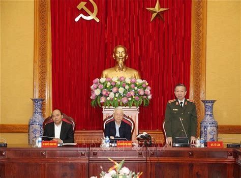 Từng đồng chí ủy viên đảng ủy công an trung ương phải thật sự gương mẫu về tư tưởng chính trị, đạo đức, lối sống; Thường vụ Đảng ủy Công an Trung ương tổ chức Hội nghị đánh ...