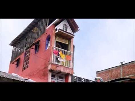 Cuando su madre empieza a tener contracciones que anuncian un parto adelantado. SORPRENDENTE!!La casa mas angosta del mundo en Uruapan ...