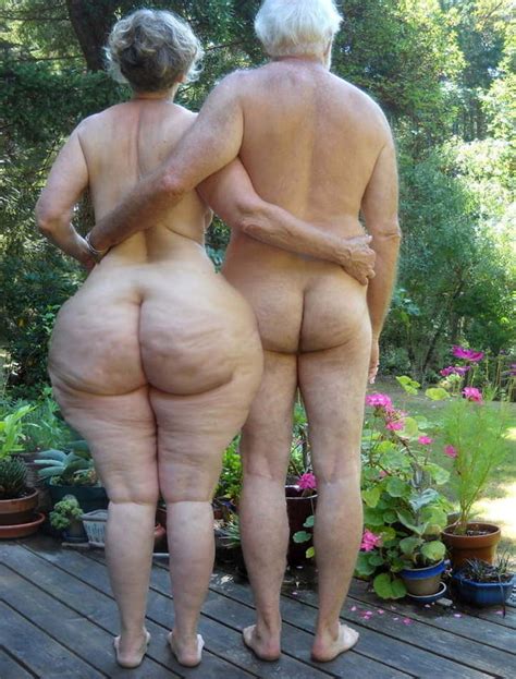 Chunky Booty Grannys Dote On Posing Nude Grannypornpic Com