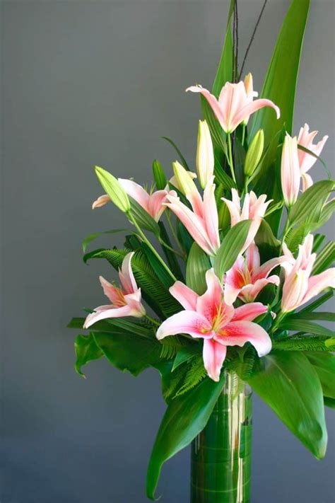 15 Awesome Lily Flower Arrangements