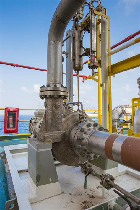 Dans la deuxieme phase la hauteur de puissage et en générale compensée par la reinjection des pompe à pétrole manuellevarme cette pompe manuelle permet le remplissage du poêle à pétrole.ne pas utiliser pour aspirer des solvants, du gasoil. Pompe Centrifuge Photos Stock - Téléchargez 673 Photos libres de droits