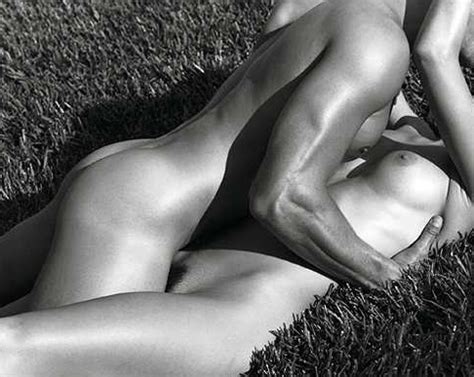 Erotic Glamour Photos Of Totally Nude Josie Maran Photo 4