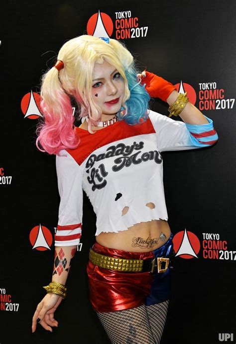 In Photos Fans Dress Up In Costume At Tokyo Comic Con Harley Quin In Japan Note Belly