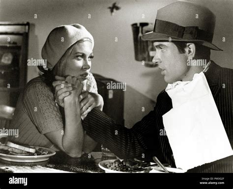 Faye Dunaway And Warren Beatty Bonnie Ad Clyde 1967 Columbia