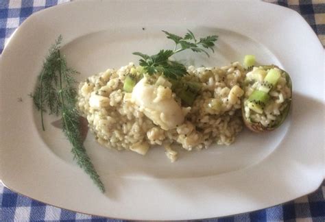 Il kiwi è un frutto molto particolare, sia per il suo colore verde acceso, che per il suo gusto molto la ricetta che andiamo a scoprire oggi riguarda la preparazione del risotto al kiwi con la ricetta. Ricetta Risotto Al Kiwi Con Seppie, Finocchietto Selvatico ...
