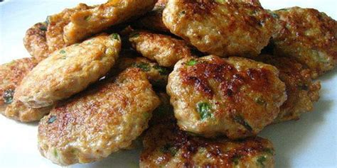 Pues aquí os dejo una receta con sus pasos que os va encantar. Receta para hacer Tortitas de Carne molida | Aprende ...