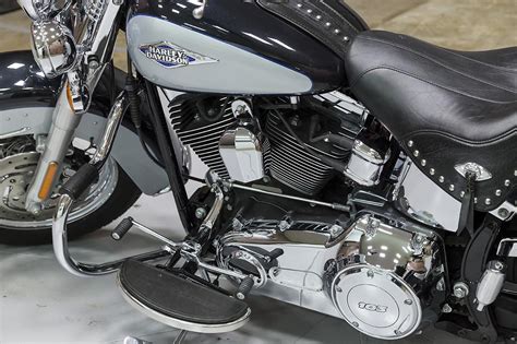 The harley flstc has full length rider footboards with rubber vibration. 2012 Harley-Davidson Softail Heritage