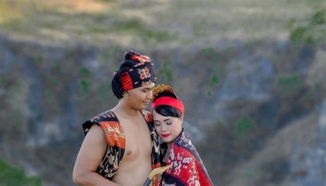Check spelling or type a new query. Pakaian Adat NTT Tradisional Hingga Modern Lengkap ...