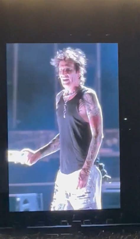 tommy lee s wife brittany furlan flashes breasts at mötley crüe concert newsfinale