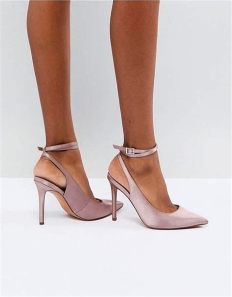 Dai vestiti da cerimonia lunghi a quelli corti, scegli tra una varietá di stili e colori. Asos saldi inverno 2019, punta a vestiti da cerimonia e scarpe