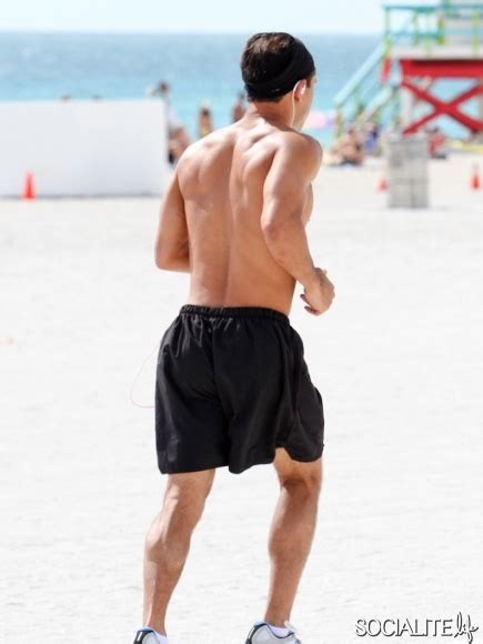 Mario Lopez Jogs Shirtless On The Beach In Miami Mario Lopez Photo