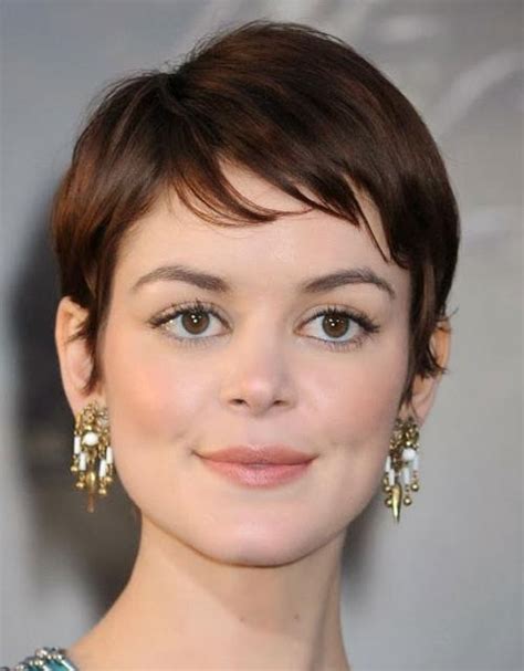 20 Best Short Hairstyles For Square Face