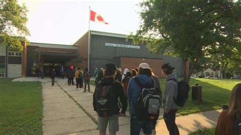 Winnipeg Student With Covid 19 Did Everything They Were Supposed To Do