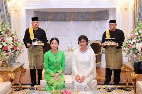 Perkara ini telah diumumkan secara rasmi dalam sidang media di istana abu bakar, pekan, pahang pada 12 januari 2019. Our beautiful life ..: Majlis Pernikahan Tengku Mahkota ...
