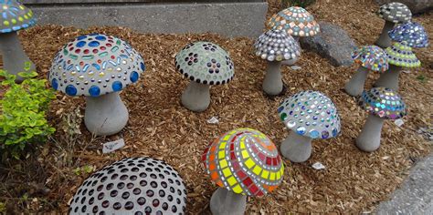 Concrete Mushroom Diy Google Search Handcrafts Diy Garden Decor