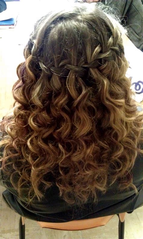 15 Stunning Naturally Curly Hairstyles For Women With Long