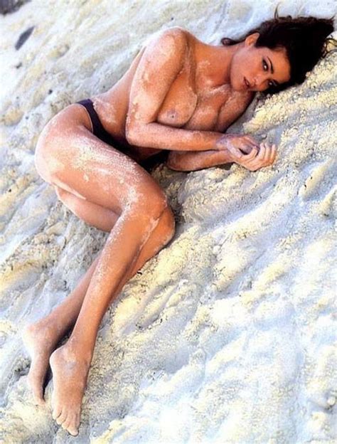manuela arcuri posing totally naked and sexy on beach pictures porn pictures xxx photos sex