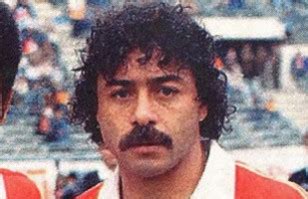 Carlos humberto caszely garrido (born 5 july 1950 in santiago, chile) is a chilean former footballer, nicknamed rey del metro carlos caszely. Hitos de Carlos Caszely en la Roja, a 29 años de su retiro ...