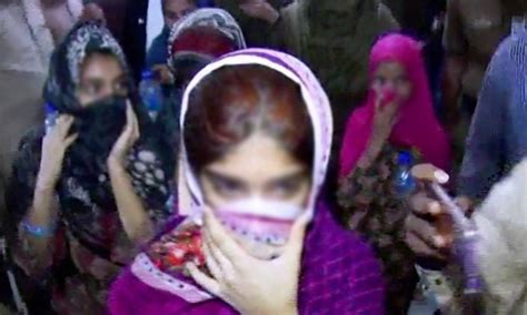 اغوا کا کیس زیادتی ثابت نہیں ہوئی، عدالت کا لڑکیوں کو والدین کے ساتھ بھیجنے کا حکم Pakistan