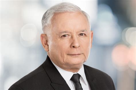Do not wipe your traitorous mugs with the name of my late brother. Jarosław Kaczyński stwierdził, że sądy są całkowicie pod ...