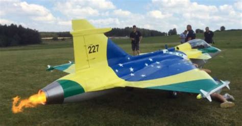 Gigantic Turbine Rc Aircraft Crash Saab Gripen 12 Scale Model Jet Is